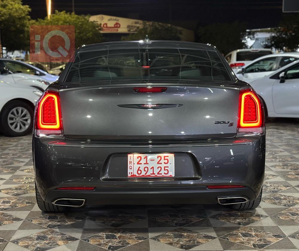 کرایسلەر 300